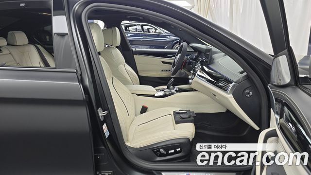 BMW 5-Series 2021 — photo 16