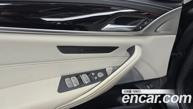 BMW 5-Series 2021 — photo 29