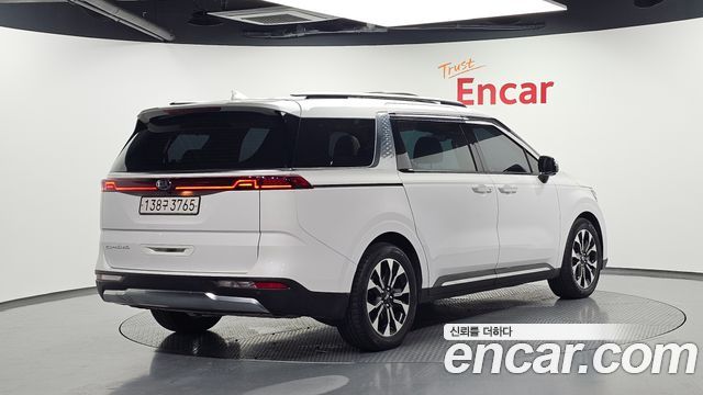 Kia Canival 2021 — photo 2