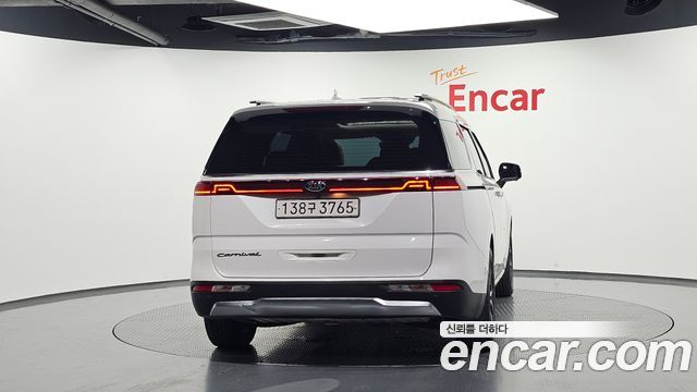 Kia Canival 2021 — photo 4