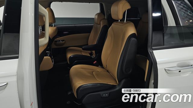 Kia Canival 2021 — photo 18