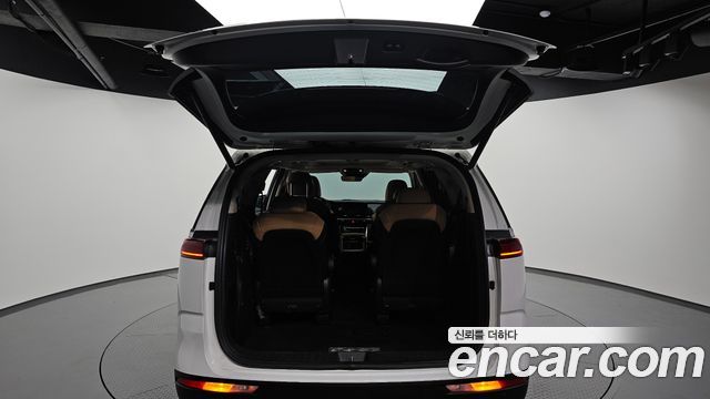 Kia Canival 2021 — photo 26