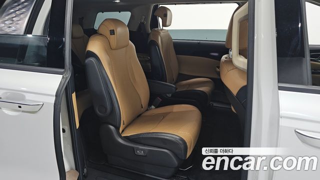 Kia Canival 2021 — photo 16