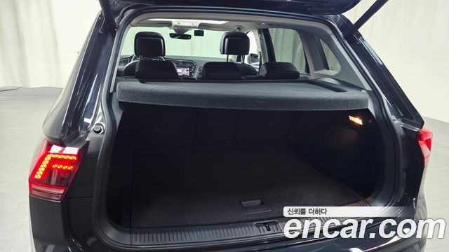 Volkswagen Tiguan 2020 — photo 25