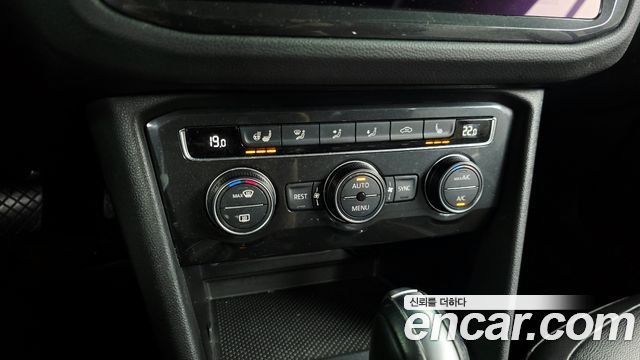 Volkswagen Tiguan 2020 — photo 32