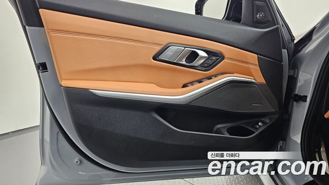 BMW 3-Series 2024 — photo 14