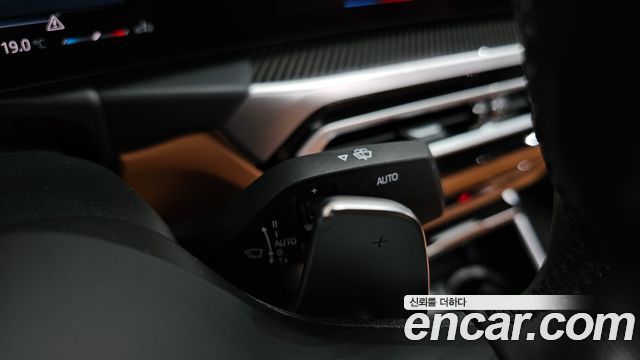 BMW 3-Series 2024 — photo 28