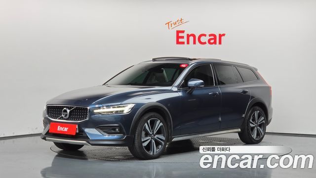 Volvo V60 2020 — photo 1