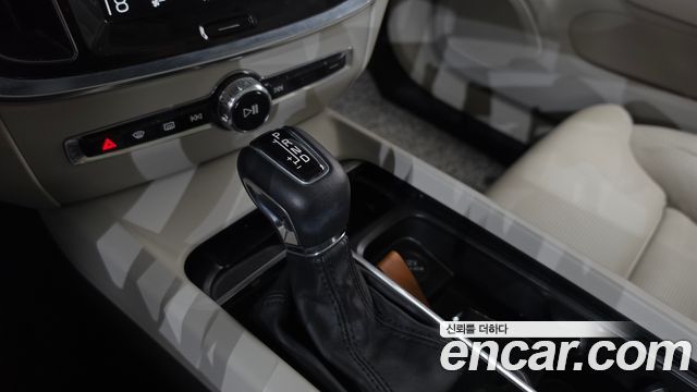 Volvo V60 2020 — photo 12