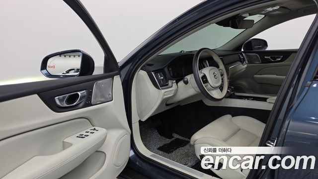 Volvo V60 2020 — photo 13