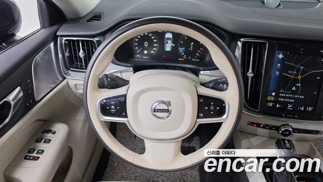Volvo V60 2020 — photo 19