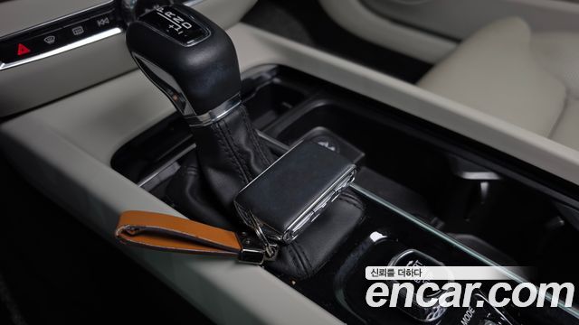 Volvo V60 2020 — photo 22