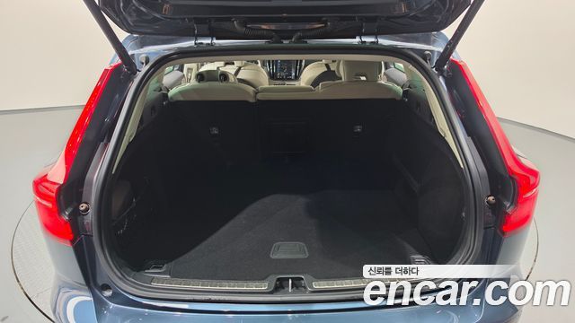 Volvo V60 2020 — photo 25