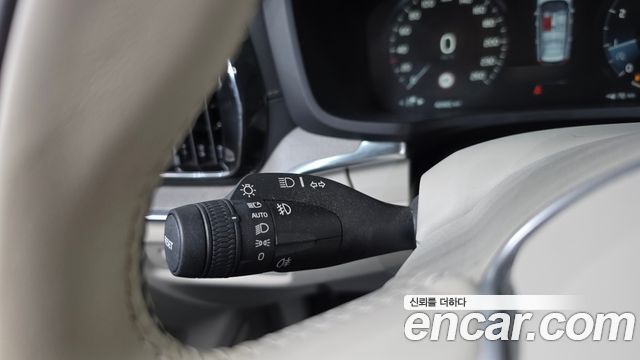 Volvo V60 2020 — photo 28