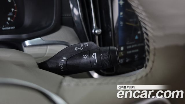 Volvo V60 2020 — photo 29
