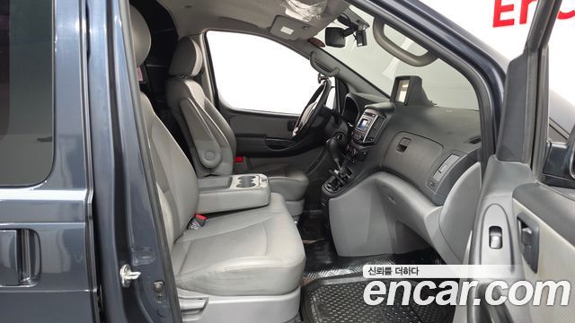 Hyundai Starex 2017 — photo 11