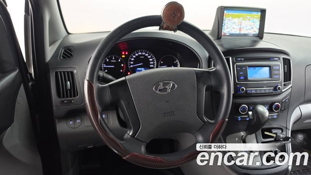 Hyundai Starex 2017 — photo 13