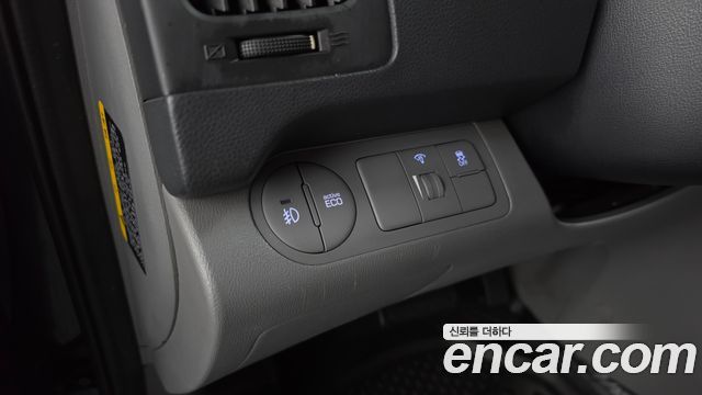 Hyundai Starex 2017 — photo 18