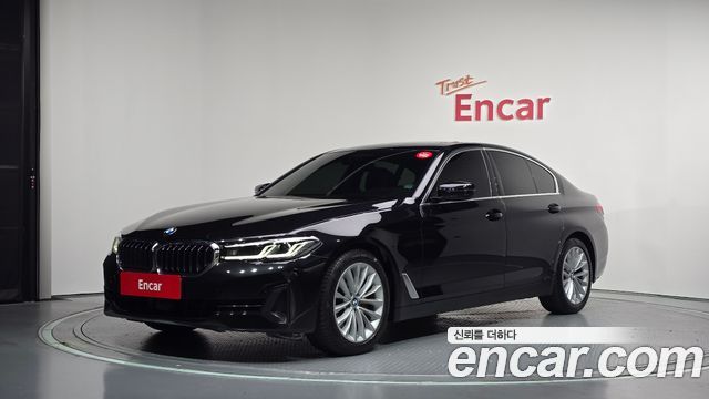 BMW 5-Series 2022 — photo 1