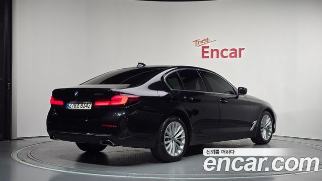 BMW 5-Series 2022 — photo 2