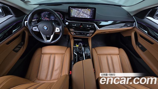 BMW 5-Series 2022 — photo 10