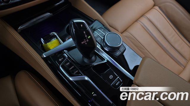BMW 5-Series 2022 — photo 12