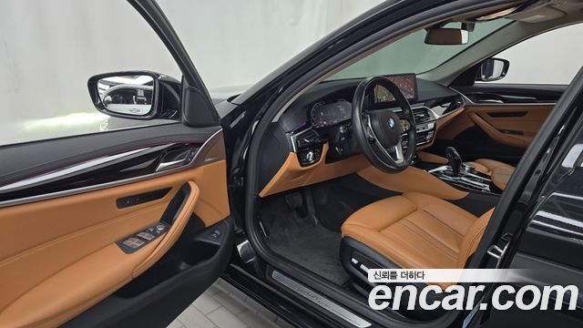 BMW 5-Series 2022 — photo 13