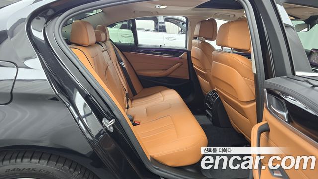 BMW 5-Series 2022 — photo 17
