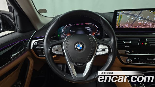 BMW 5-Series 2022 — photo 19