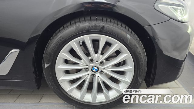 BMW 5-Series 2022 — photo 7