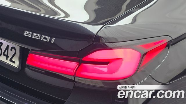BMW 5-Series 2022 — photo 9