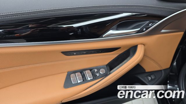 BMW 5-Series 2022 — photo 28