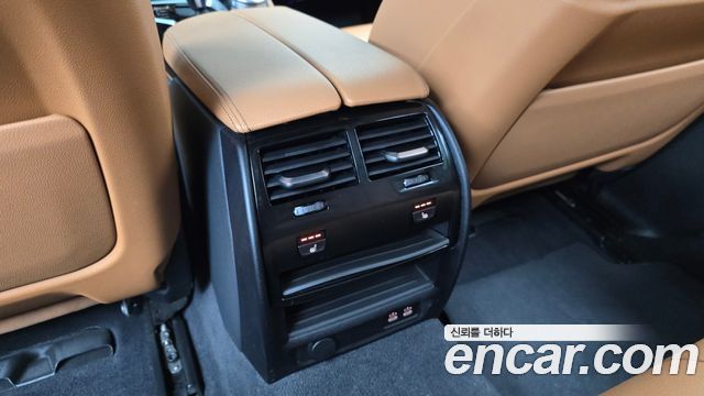 BMW 5-Series 2022 — photo 31