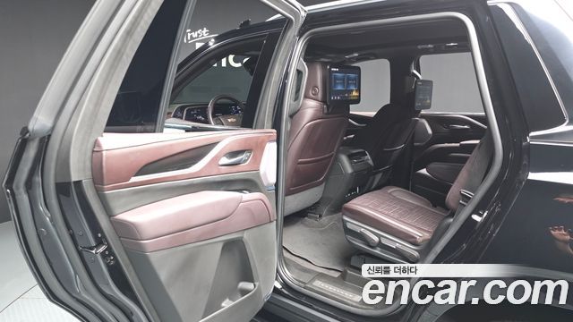 Cadillac Escalade 2023 — photo 16