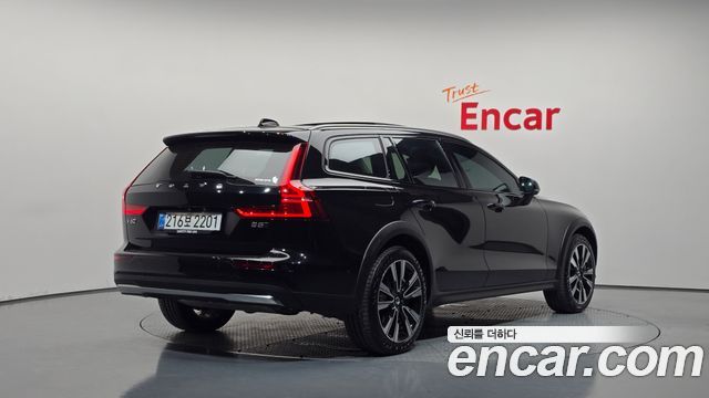 Volvo V60 2025 — photo 2