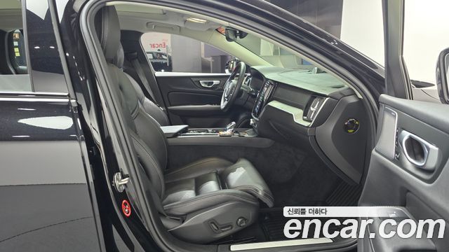 Volvo V60 2025 — photo 16