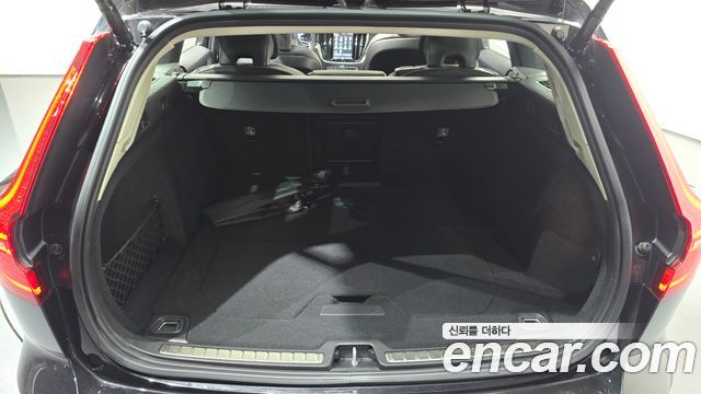 Volvo V60 2025 — photo 28