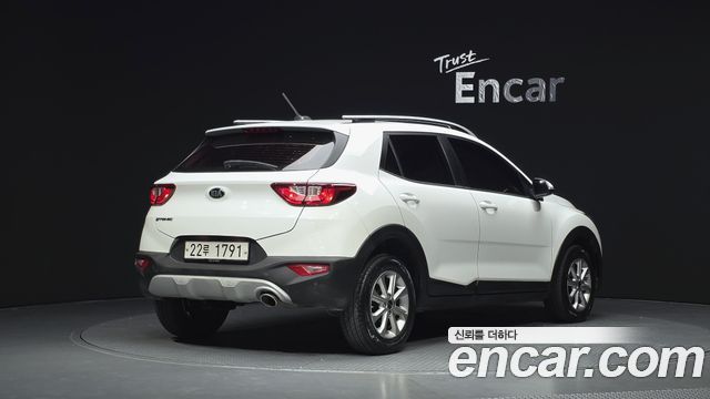 Kia Stonic 2018 — photo 2