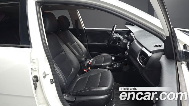 Kia Stonic 2018 — photo 16