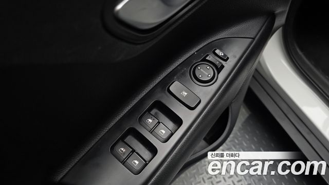 Kia Stonic 2018 — photo 28
