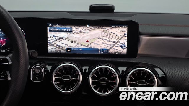 Mercedes-Benz CLA-Class 2025 — photo 20