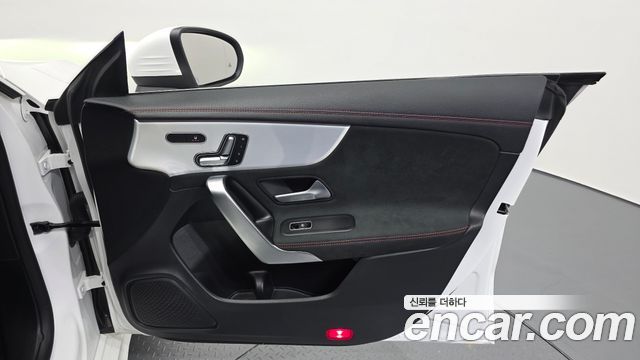 Mercedes-Benz CLA-Class 2025 — photo 14