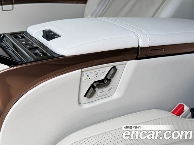 Lexus LM 2025 — photo 10