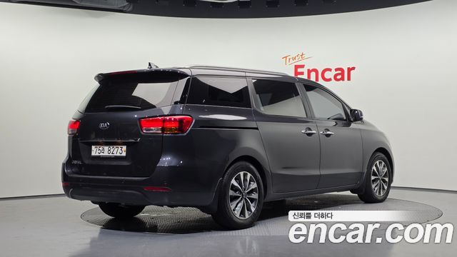 Kia Canival 2015 — photo 2
