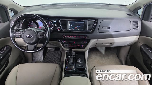 Kia Canival 2015 — photo 7
