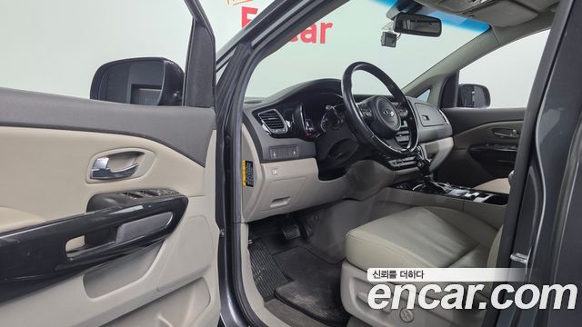 Kia Canival 2015 — photo 10