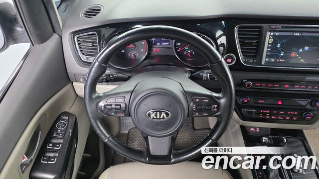 Kia Canival 2015 — photo 13