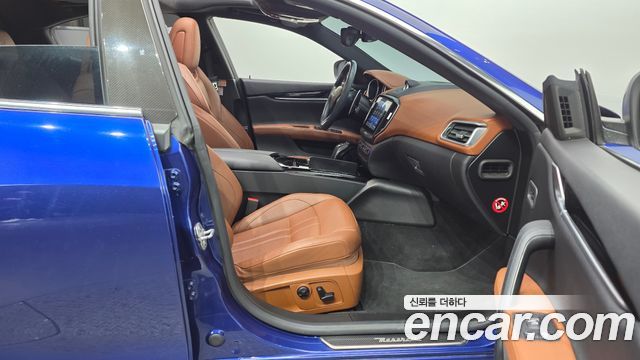 Maserati Ghibli 2019 — photo 16
