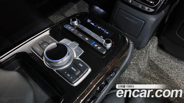 Genesis G90 2019 — photo 25