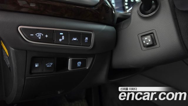 Genesis G90 2019 — photo 28